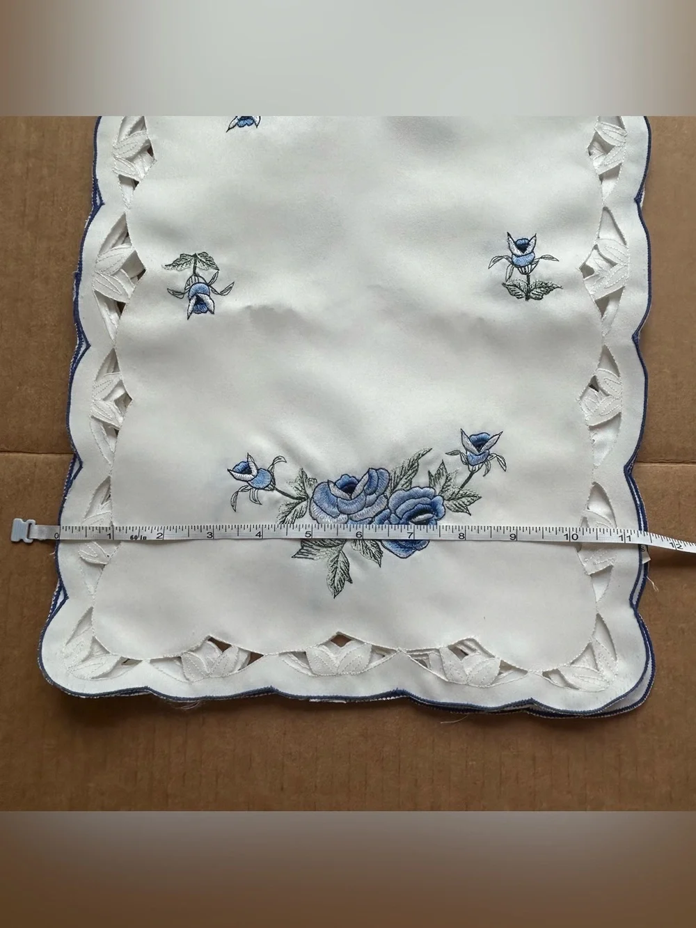 VINTAGE Embroidered Blue Floral Linen Table Runners, Placemats, Doilys. 11pc Set